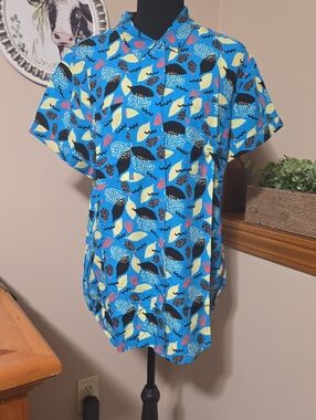 Wildfang Bright Blue Short Sleeve Button-Down Top with Abstract Print